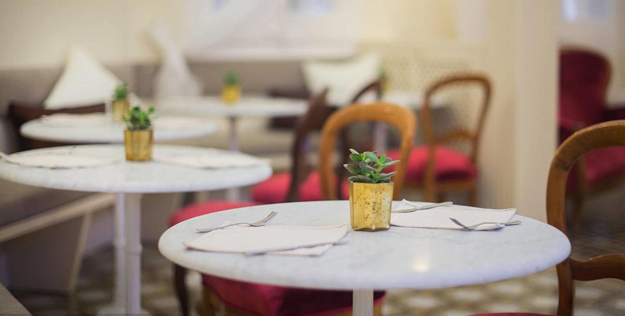 Anakena House Bed & Breakfast Barcelona Ngoại thất bức ảnh